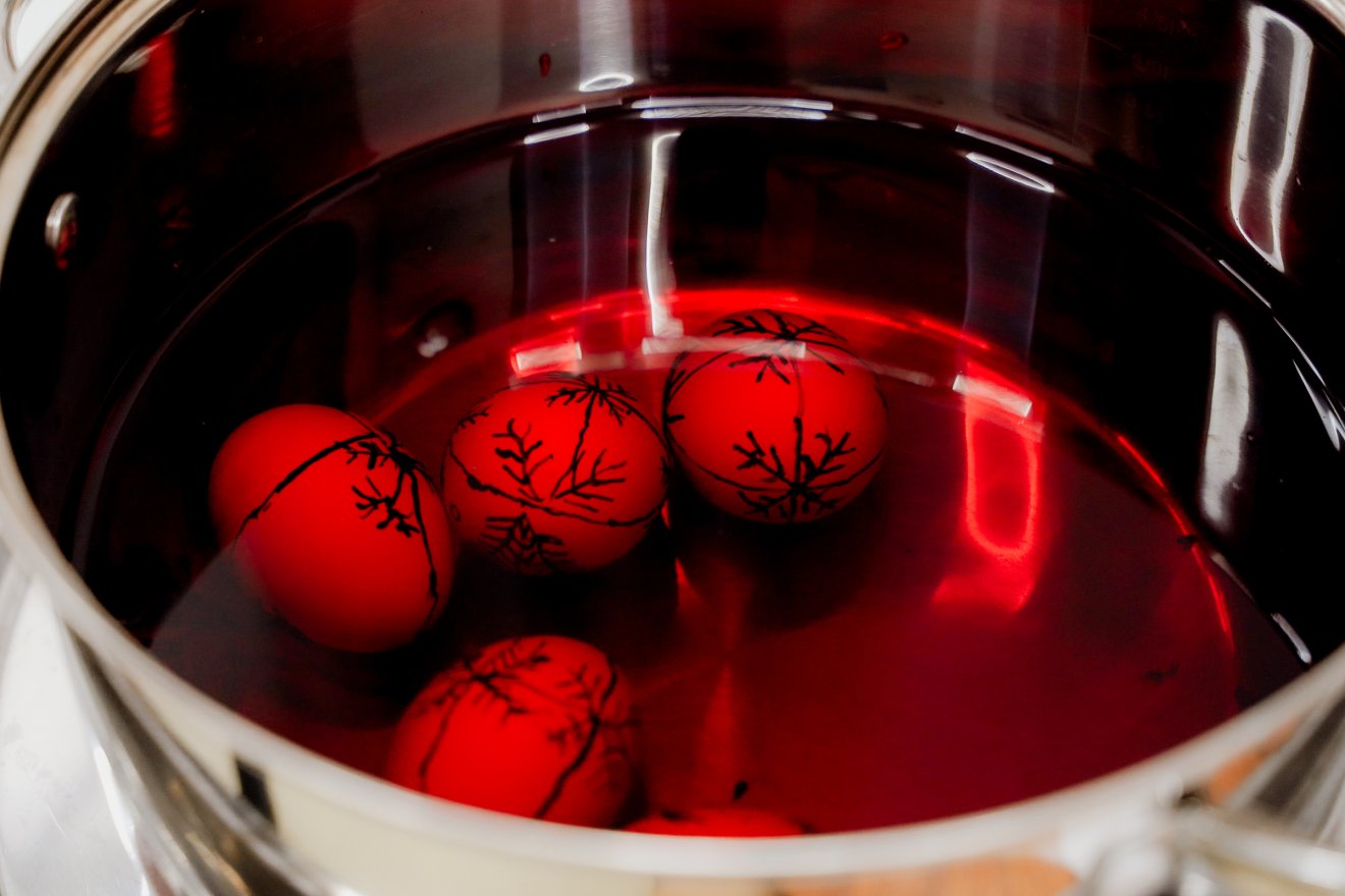 A festés történhet bolti festékkel és természetes anyagokkal is &bullet;  Fotó: Orbán Orsolya