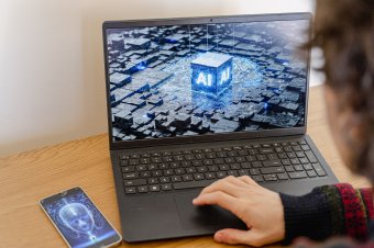 Az AI nem digitális lélekbúvár – Pszichoterapeuta a chatbotokkal való beszélgetésről, emberi jelenlétről