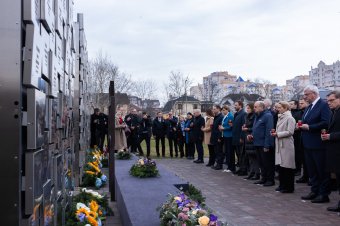 Uniós küldöttség érkezett Kijevbe a bucsai mészárlás évfordulóján, a román külügyminiszter is ott van