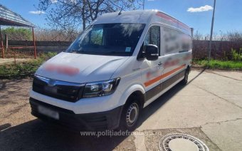 Határ menti ellenőrzésen bukott le Szatmárban a Nagy-Britanniából körözött haszonjármű