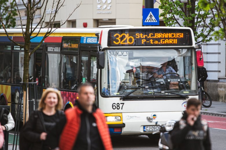 Felmérés: a romániaiak harmada előrehozott választásokat szeretne, nőtt a bizalom Simion és Bolojan iránt