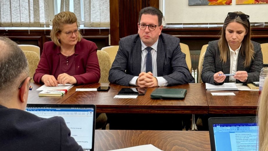 Románia hivatalos jelentése rózsaszínben tünteti fel a nemzeti kisebbségek jogait – az RMDSZ szerint sok még a tennivaló