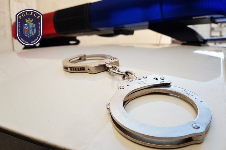 Idős emberek átverő román férfiakat fogtak el Kecskeméten