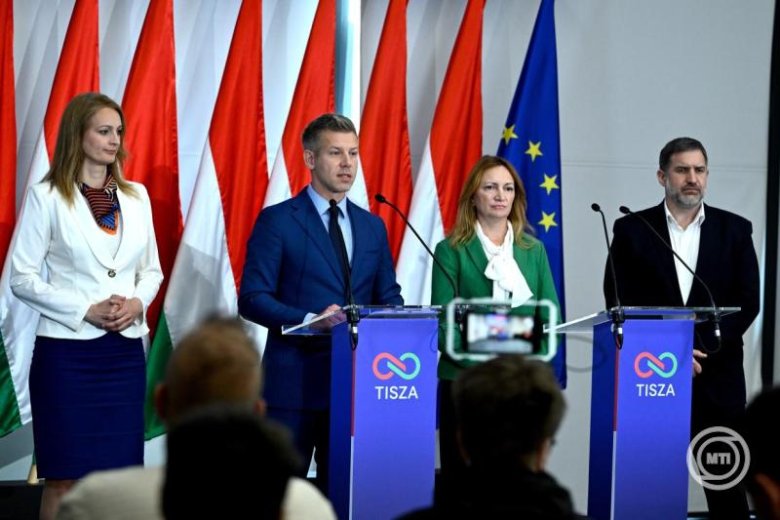 Népszavazással megerősített új alaptörvényt szeretne Magyar Péter