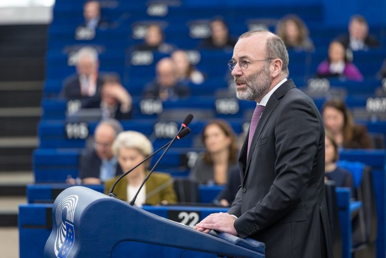 Manfred Weber kiállt Bolojan mellett és beszólt a PSD-nek