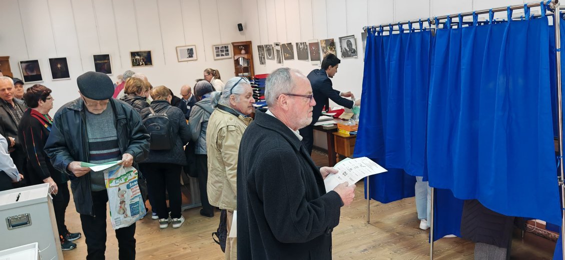Történelmi rekord: 17 óráig a választók közel 75 százaléka voksolt