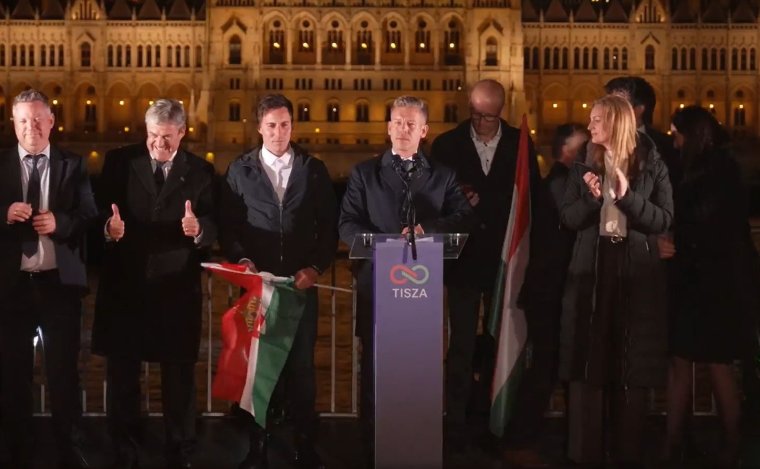 Magyar Péter a Tisza történelmi győzelméről beszélt, és állami vezetőket szólított távozásra