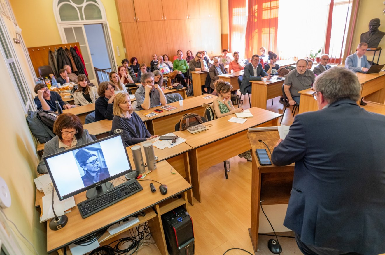 Bajor Andor sokarcú életművét több szempontból vizsgálták a konferencián &bullet;  Fotó: Erdélyi Magyar Írók Ligája/Facebook