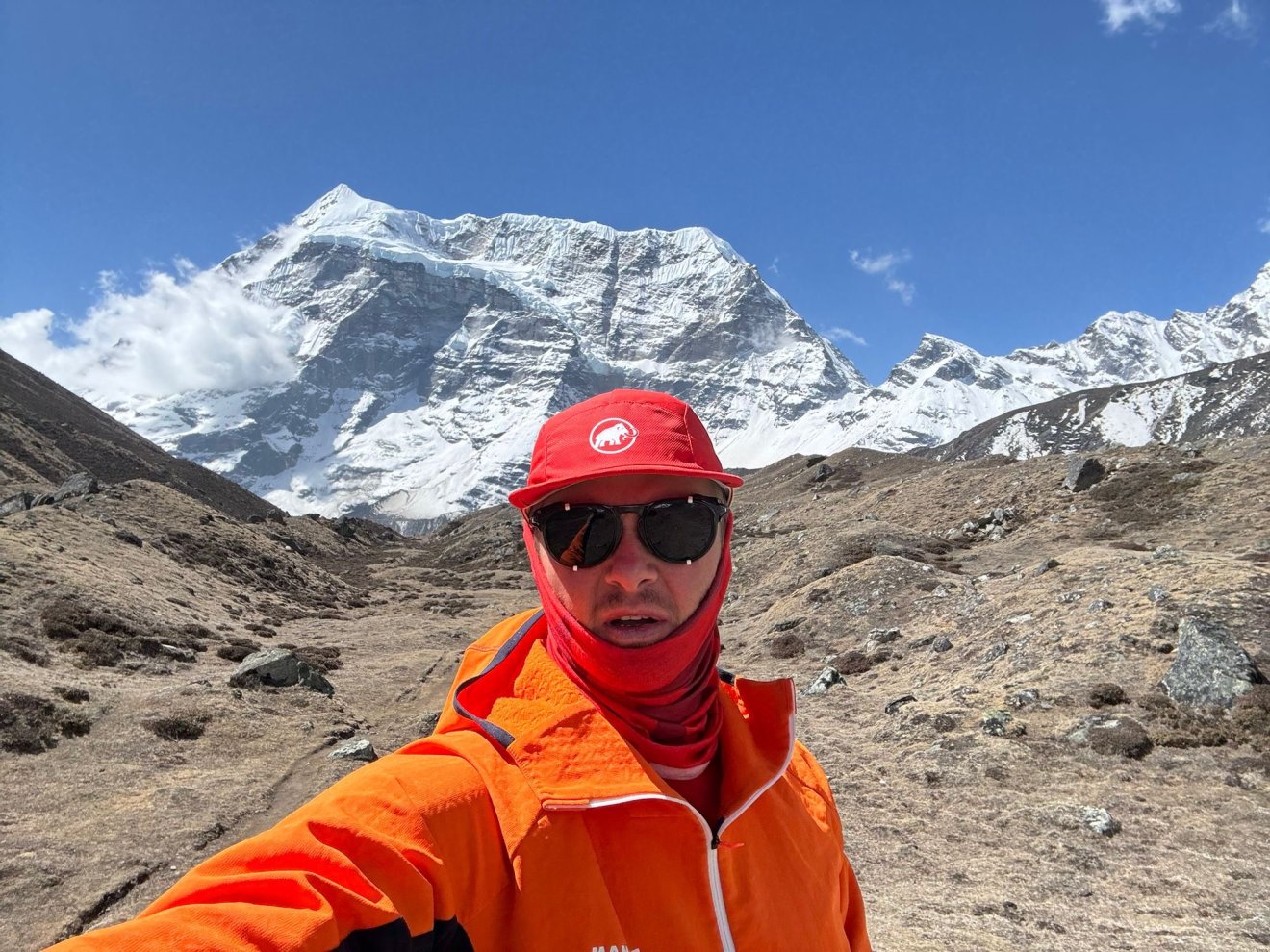 A Makalu a Föld 5. legmagasabb hegycsúcsa a Himalája hegységben a Csomolungmától 22 km-re keletre &bullet;  Fotó: Hazajáró/Facebook