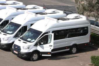 Gyanús közbeszerzés: mintegy 80 ezer euróval csökkent az elektromos iskolabuszok ára az ügyészségi vizsgálat nyomán