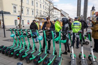 Kolozsvár az országban elsőként vezet be átfogó szabályozást a bérelhető rollerekre vonatkozóan