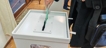 Országgyűlési választás: megérkeztek az első külképviseleti urnák az NVI-hez