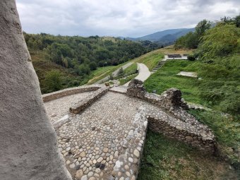 Megújult vár, túraútvonalak és szálláspataki virsli várja a turistákat a Hátszegi-medencében