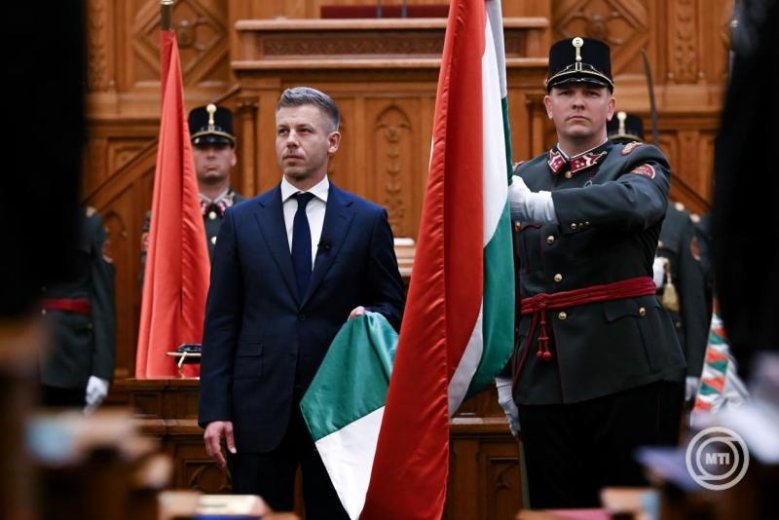 Bocsánatot kért, lemondásra szólított és elszámoltatást ígért székfoglaló beszédében Magyar Péter miniszterelnök