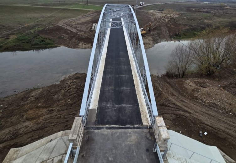 Gazdapanaszok: nem férnek el a mezőgazdasági gépek az egymillió euróból felújított hídon