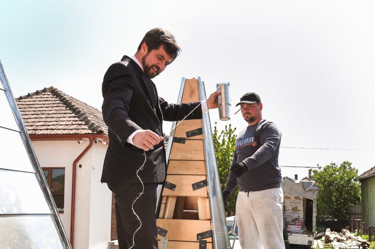 Időkapszula a toronyban: hit, kitartás és összefogás kíséri az apahidai református templom építését