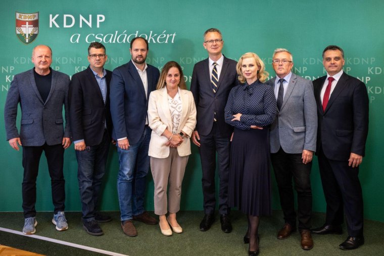 Nagy hiányzókkal megalakult a Fidesz és a KDNP frakciója is
