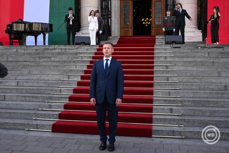 Magyar Péter: a mai nap annak a közös hitnek a beteljesedése, hogy Magyarország képes újra talpra állni