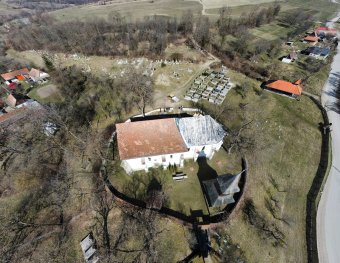 Megkezdődött egy székelyföldi középkori templom teljes körű felújítása