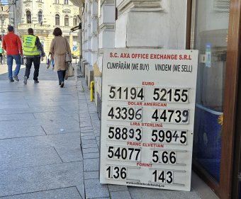 Újabb történelmi rekord: alulról súrolja az 5,20 lejes szintet az euró árfolyama