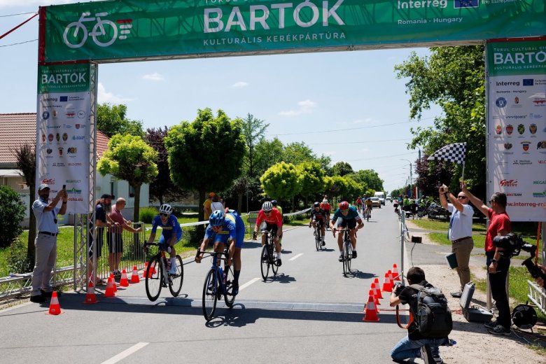 Kerékpáron építenek jelképes hidat Temesvár és Szeged között