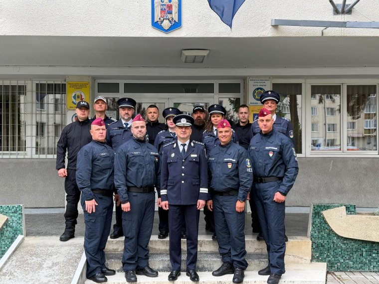 Magyar rendőrök teljesítenek szolgálatot a csíksomlyói búcsúban