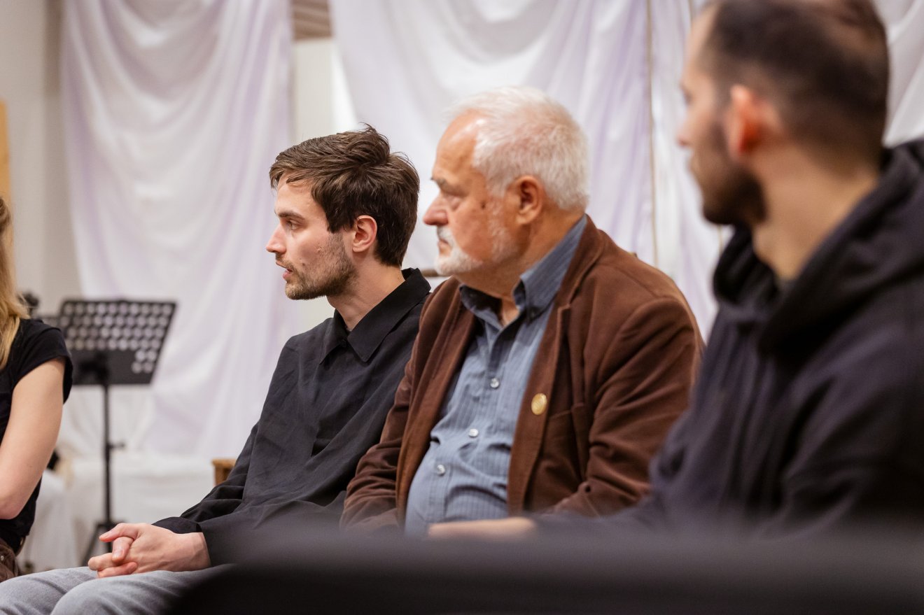 Szép Gyula operaigazgató (középen): „a kortárs magyar opera nemcsak megszülethet, hanem színpadi formát is ölthet” &bullet;  Fotó: Sándor Loránd/Kolozsvári Magyar Opera