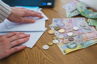 Évente kétszer nyilvánosságra kellene hozni a béreket a közszférában