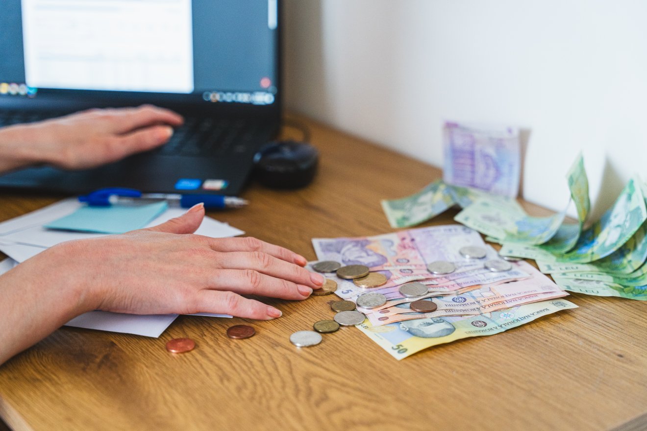 „A kiváltságosoknak kedvez”: széles körű elégedetlenséget szült a készülő bértörvény