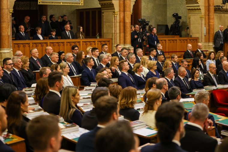 „Büszke vagyok, hogy román vagyok”. Parázs vita a magyar Országgyűlésben
