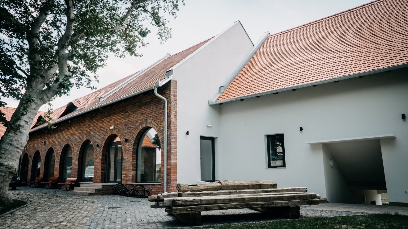 Szentjobb