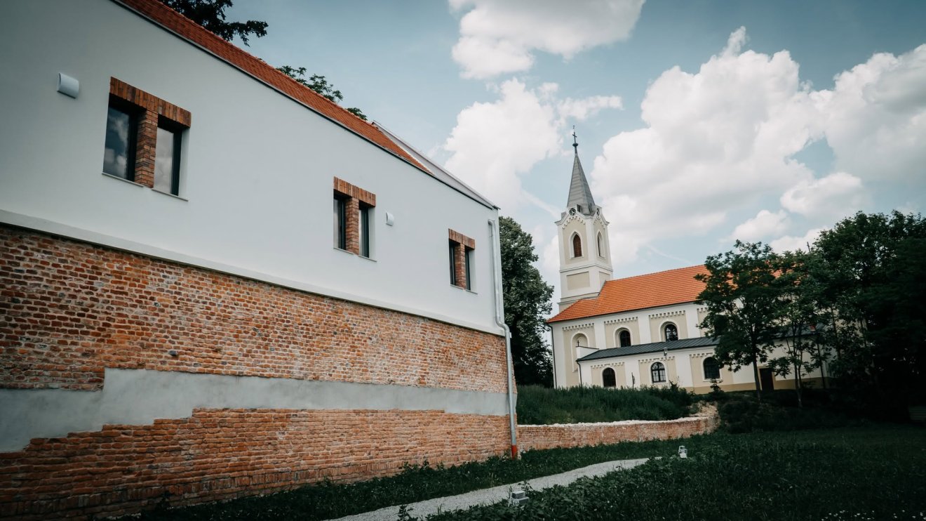 Szentjobb