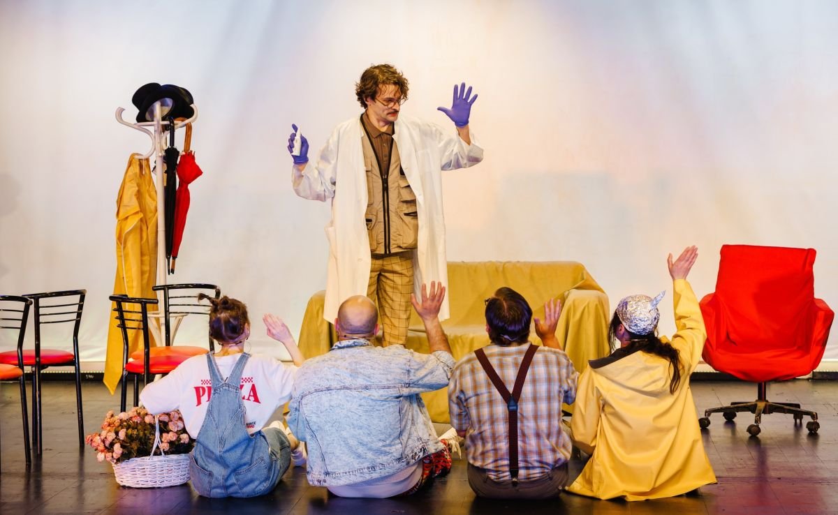 A rendező bízik benne, hogy sokáig műsoron tartják a darabot &bullet;  Fotó: Facebook/Teatrul Național Satiricus Ion Luca Caragiale