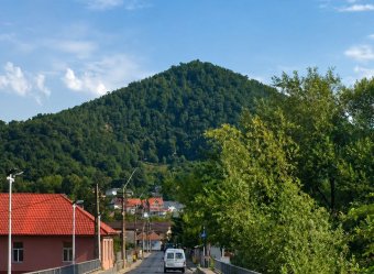 Veszélyben Nagybánya ikonikus természeti-kulturális öröksége: lakóparkot terveznek a Kereszthegyre