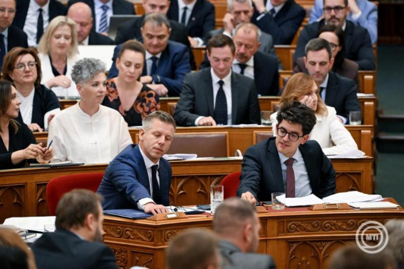 Alkotmányt módosított a Tisza, hogy Orbán Viktor ne lehessen többé miniszterelnök