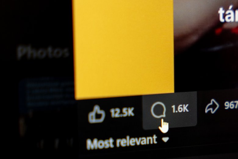 A Facebook uralja a médiafogyasztást, az algoritmusok diktálják a politikai napirendet Romániában