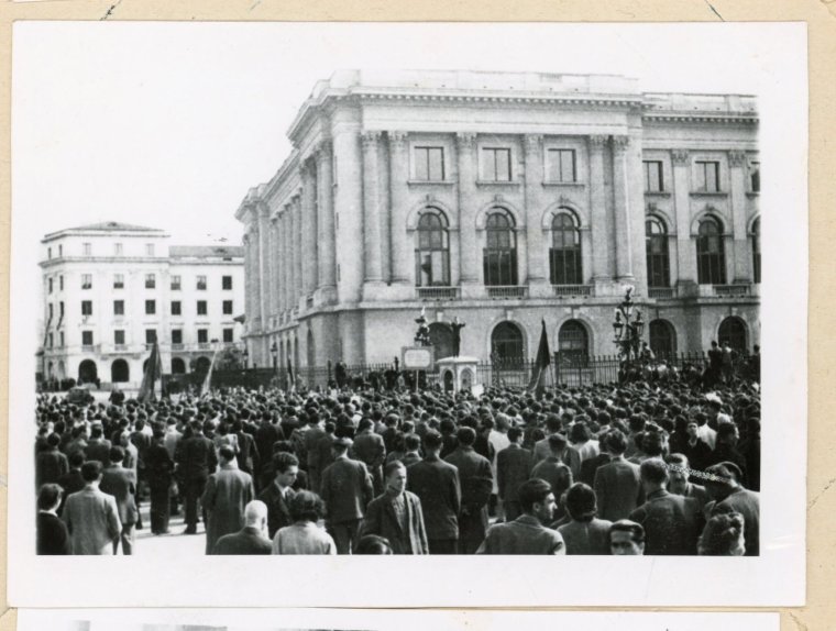 Eltitkolt exodus Erdélyből: így fogytak Ceaușescu Romániájából a magyarok és szászok