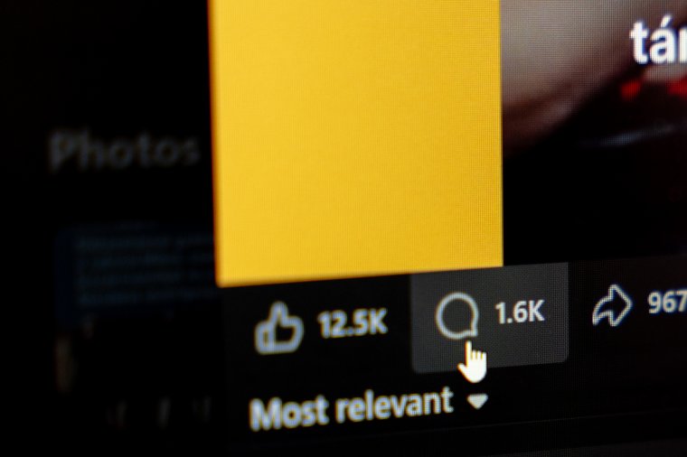 A Facebook uralja a médiafogyasztást, az algoritmusok diktálják a politikai napirendet Romániában