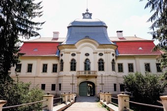 Új fejezet kezdődik a gernyeszegi Teleki-kastély történetében. Gróf Teleki Kálmán felújításról, nemesi örökségről a Krónikának