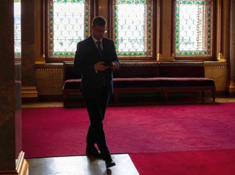 Lemond a Fidesz-frakció vezetéséről Gulyás Gergely az alkotmánymódosítás elleni tiltakozásul