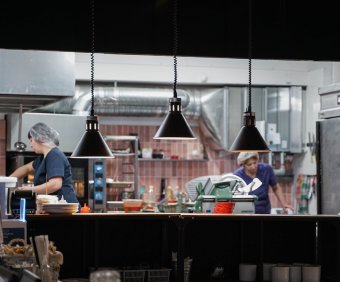 Erdélytől Angliáig: húsz év szakácsnői tapasztalat a különféle gasztronómiák világában