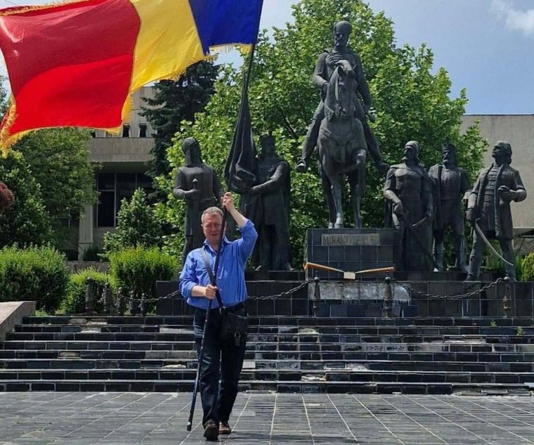 Tanasă kiállt a székelyföldi városban provokációra készülő fekete öves magyargyűlölő mellett
