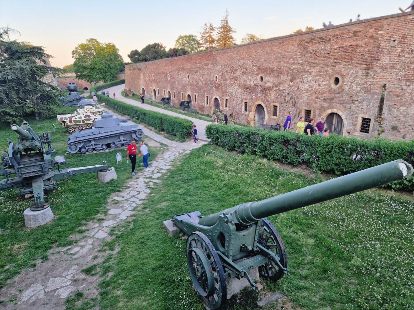 Várfalat „őrző” fegyverek