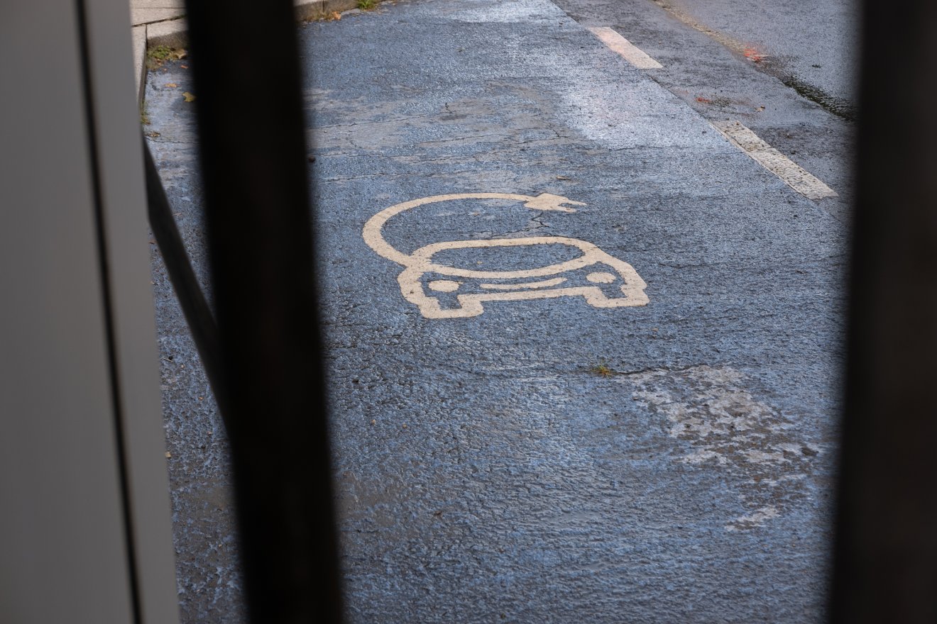 Mennyibe kerül száz kilométer: töltőállomás elektromos autóknak