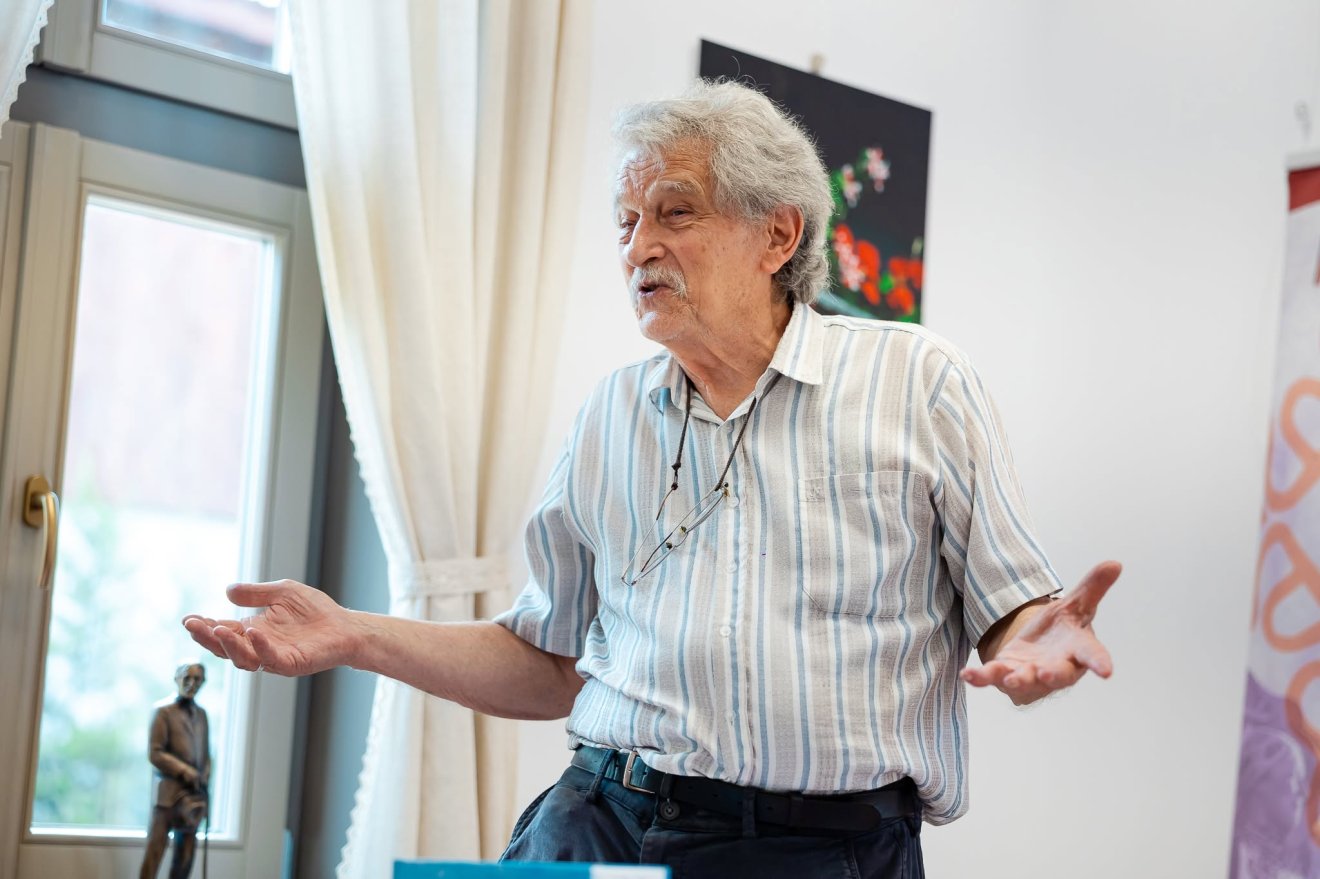 interjú Szabó Zsolt irodalomtörténésszel