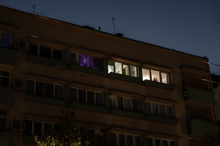 Leugrott a macska az ágyról, és nem tudta, hogy merre induljon – megérkeztek az első visszajelzések az éjjeli földrengésről