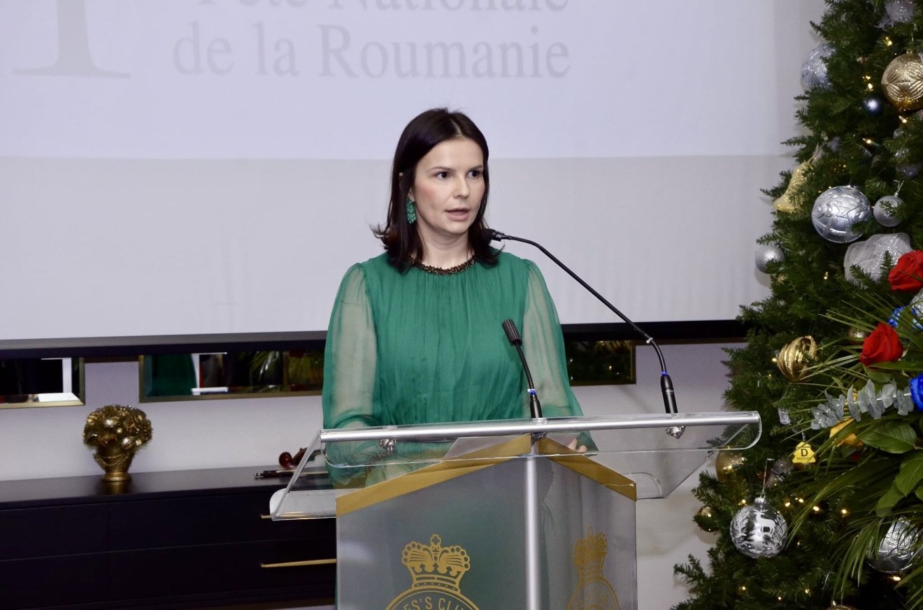 Balla Tullia Imola román népviseletben Románia montreáli főkonzulátusán. A diplomata júliusban maga kérte a hazahívását
