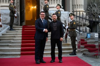 Moszkva: „ismeretlen erők” lecsaphatnak az Ukrajnát segítő brit dróngyártókra – Zelenszkij magyarokat tüntetett ki