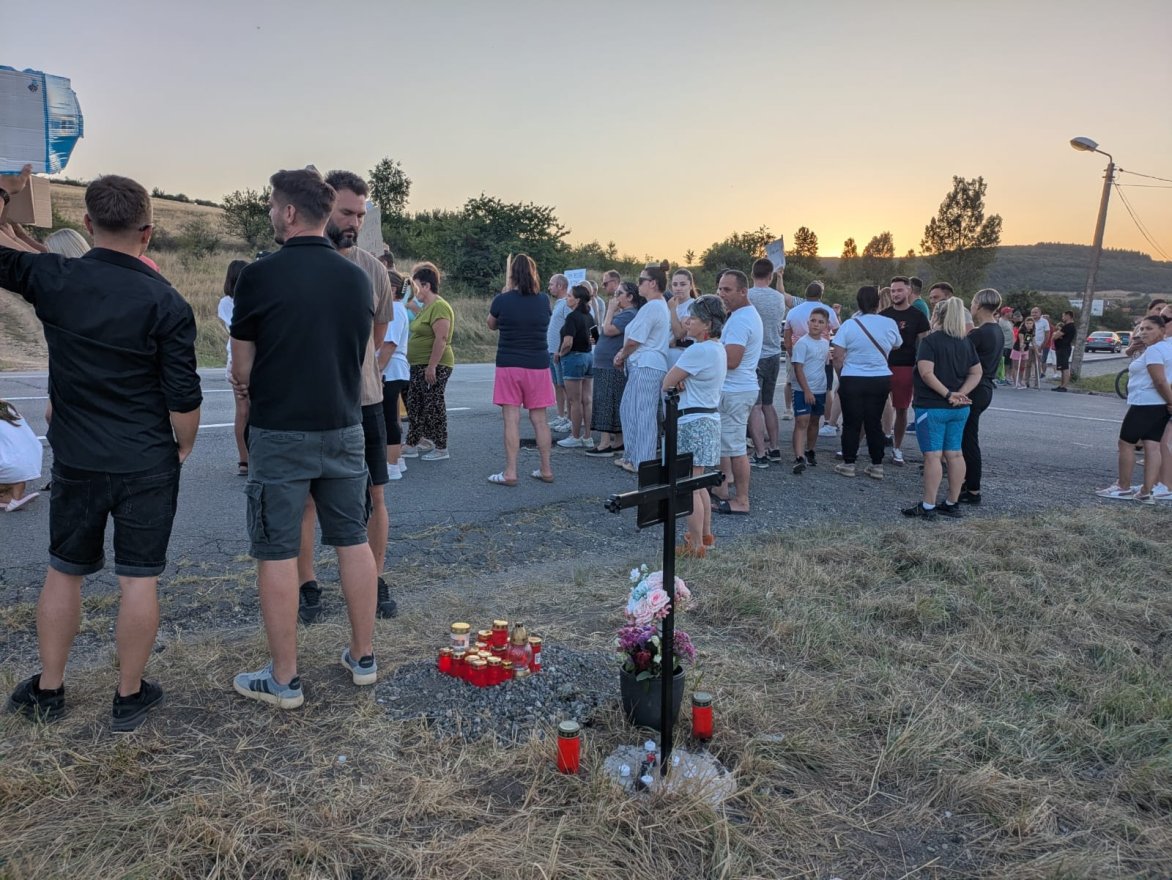 Fekvőrendőr, sebességcsökkentés: a tüntetések nyomán változások várhatóak a balesetveszélyes útszakaszon