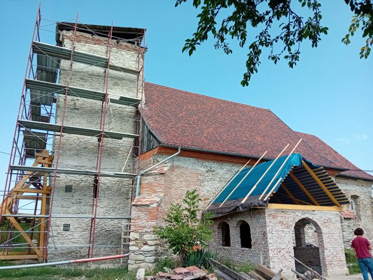 Új titkokat tár fel a bethlenszentmiklósi unitárius templom felújítása